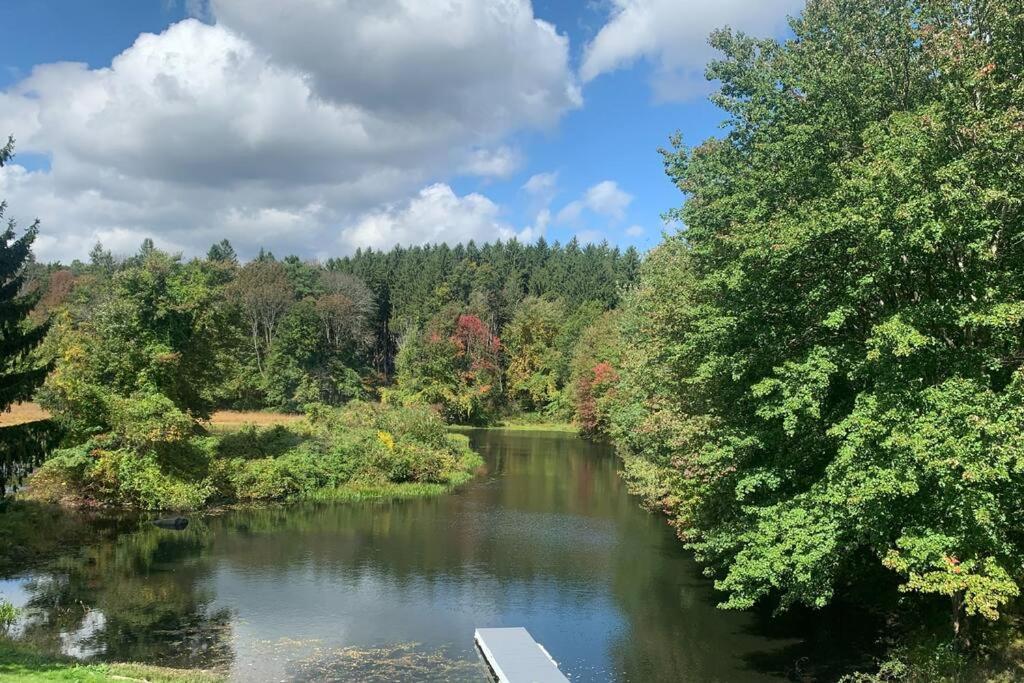 Gorgeous Poconos Springtime By The Lake! Henryville Exterior foto